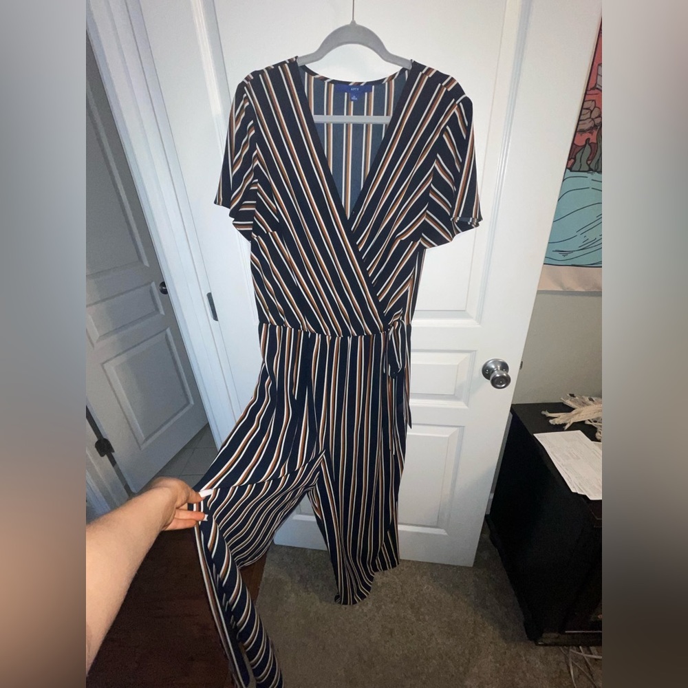 Apt.9 Jumpsuit with tie waist. Size XL